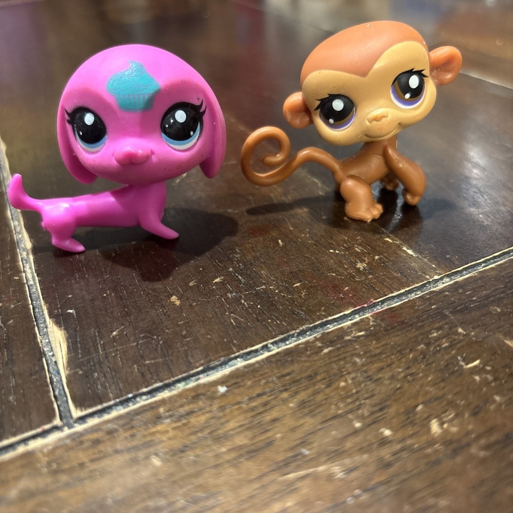 LITTLEST‎ PET SHOP #3539 RARE HTF HOT PINK CUPCAKE DACHSHUND DOG MONKEY LOT 2